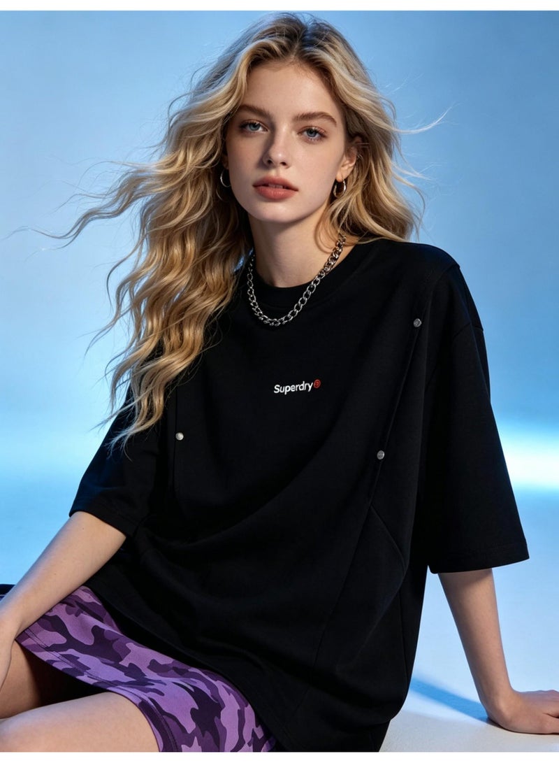 سوبر دراي Superdry men and women with the same heavyweight 100% cotton T-shirt, rivet decorative pleated round neck short sleeve casual T-shirt. - Image 2