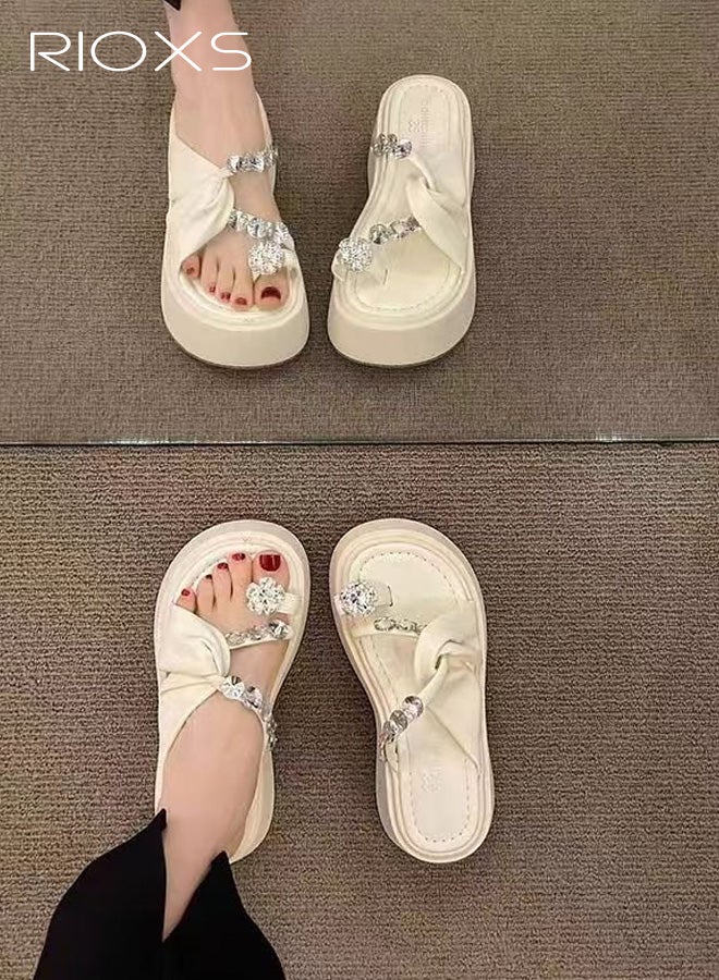 ريوكس صنادل نسائية سميكة ذات نعل سميك، صنادل عصرية مفتوحة من الأمام سهلة الارتداء مع أحجار الراين للسيدات، شبشب مريح للشاطئ في الصيف مع حلقة أصابع القدم للخروج في المنزل على الشاطئ، أبيض - Image 2