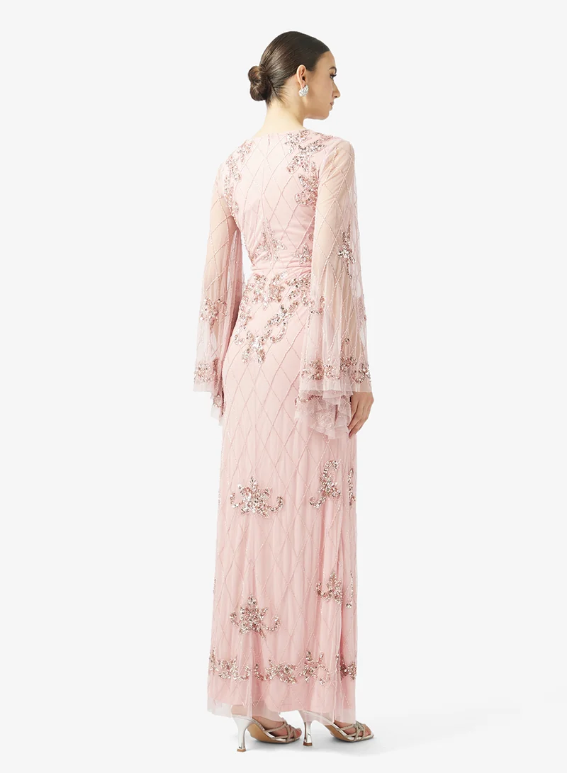 فروك اند فرل فستان ماكسي طويل بأكمام مطرزة وفتحة أمامية