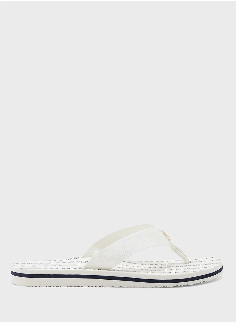 تومي هيلفيغر Chain Print Thong Flip Flops
