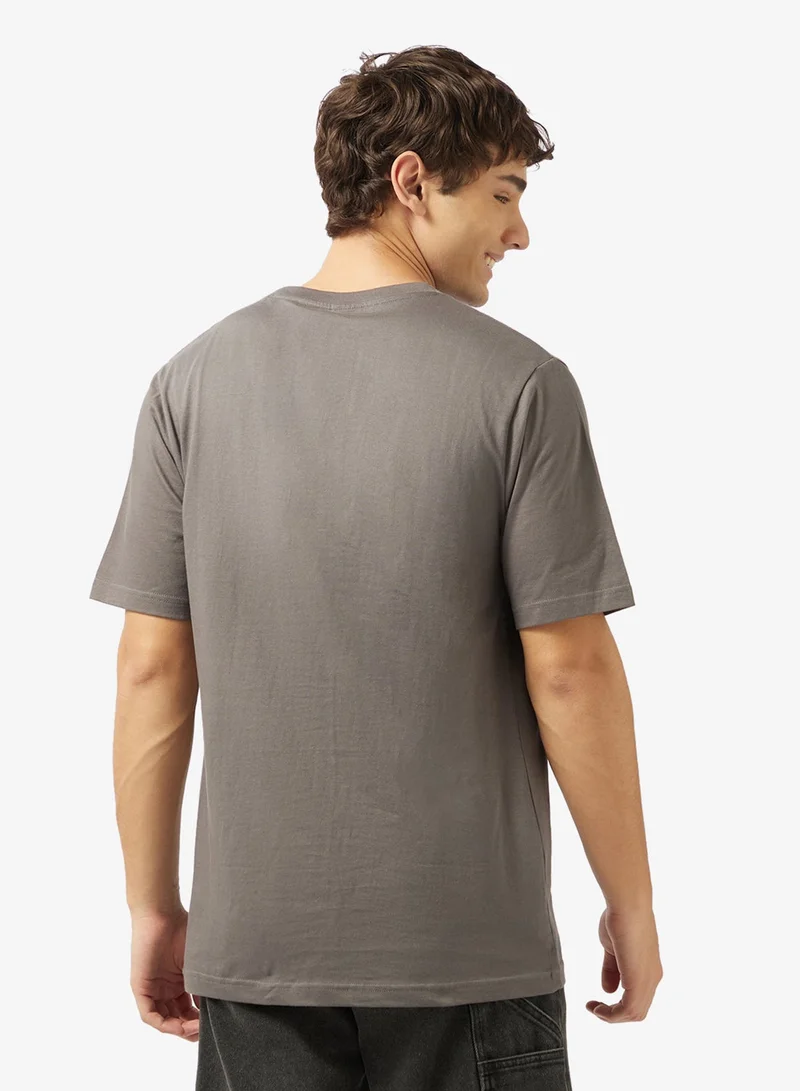 سفنتي فايف بيسيكس تي شيرت بقصة عادية