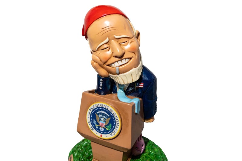 بيج ماوث Bigmouth Inc Sleepy Biden Garden Gnome تمثال في الهواء الطلق في الهواء الطلق والفناء تمثال تمثال ديكورات النحت المضحكة هدية سياسية هدفة - Image 2