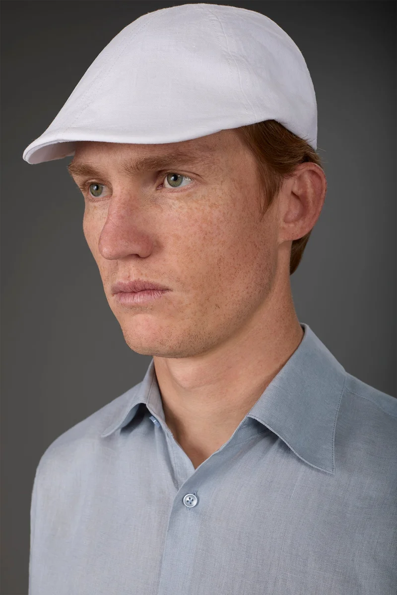 Men's flat cap with short semi-hidden peak in linen blend - White