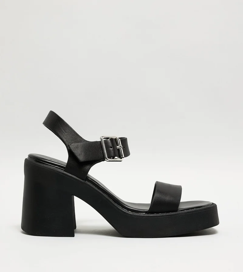 ستيف مادن Kandra Ankle Strap Block Heel Sandals