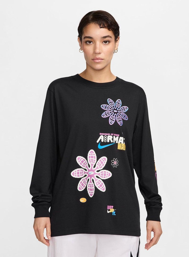 Nike Sportswear Women's Loose Long-Sleeve Graphic T-Shirt - Image 1