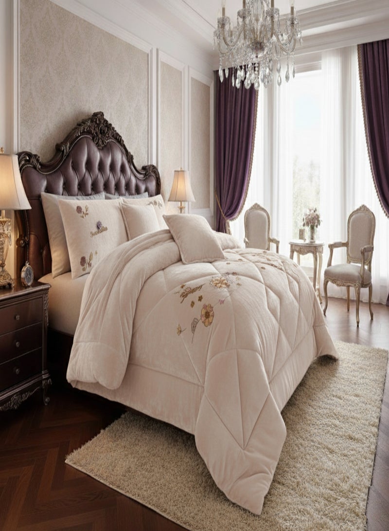 مون مفرش سرير شتوي فاخر نفرين وجهين – لحاف مخمل مطرز من جهة ووجه فرو دافئ  – طقم مفارش 6 قطع ( 1 لحاف + 1 شرشف مطاطي + 2 أغطية وسائد + 2 أغطية مخدات زخرفية ) – يناسب سرير مقاس 200×200 سم - Image 2