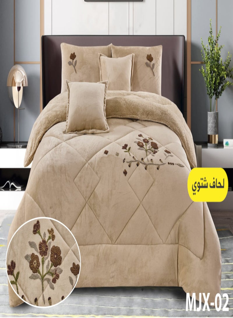 مون مفرش سرير شتوي فاخر نفرين وجهين – لحاف مخمل مطرز من جهة ووجه فرو دافئ  – طقم مفارش 6 قطع ( 1 لحاف + 1 شرشف مطاطي + 2 أغطية وسائد + 2 أغطية مخدات زخرفية ) – يناسب سرير مقاس 200×200 سم - Image 1