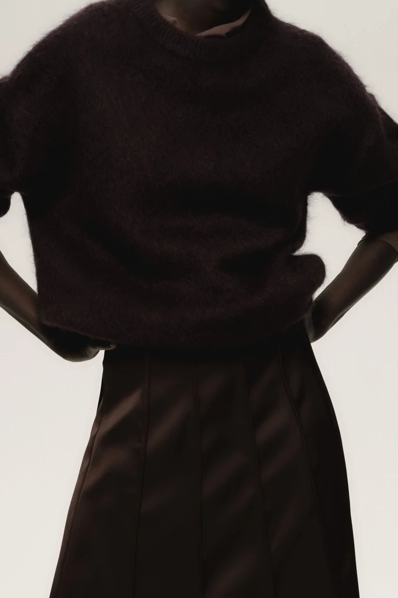 اتش اند ام تنورة ساتان بقصّة A