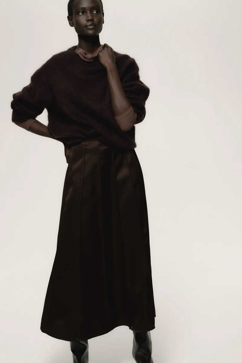 اتش اند ام تنورة ساتان بقصّة A