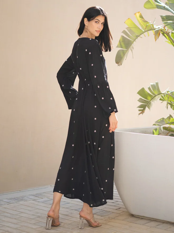 sanskrutihomes sanskrutihomes Floral Print V Neck A-Line Midi Dress with Tie Waist