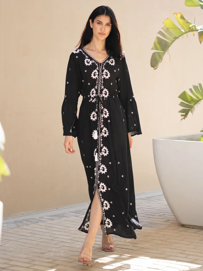 sanskrutihomes sanskrutihomes Floral Print V Neck A-Line Midi Dress with Tie Waist