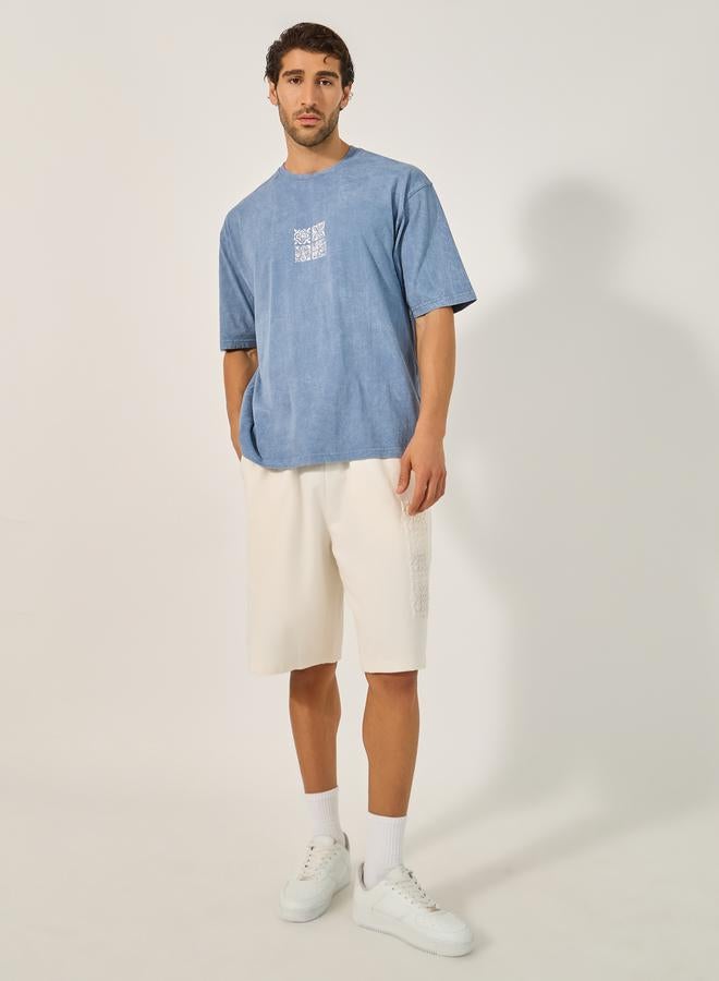 Styli MEN OVERSIZED FIT SHORTS WITH EMBOSSED TILE PRINT  - Image 2