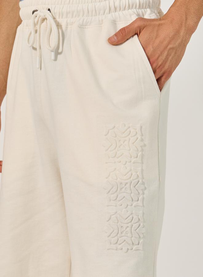 Styli MEN OVERSIZED FIT SHORTS WITH EMBOSSED TILE PRINT  - Image 3