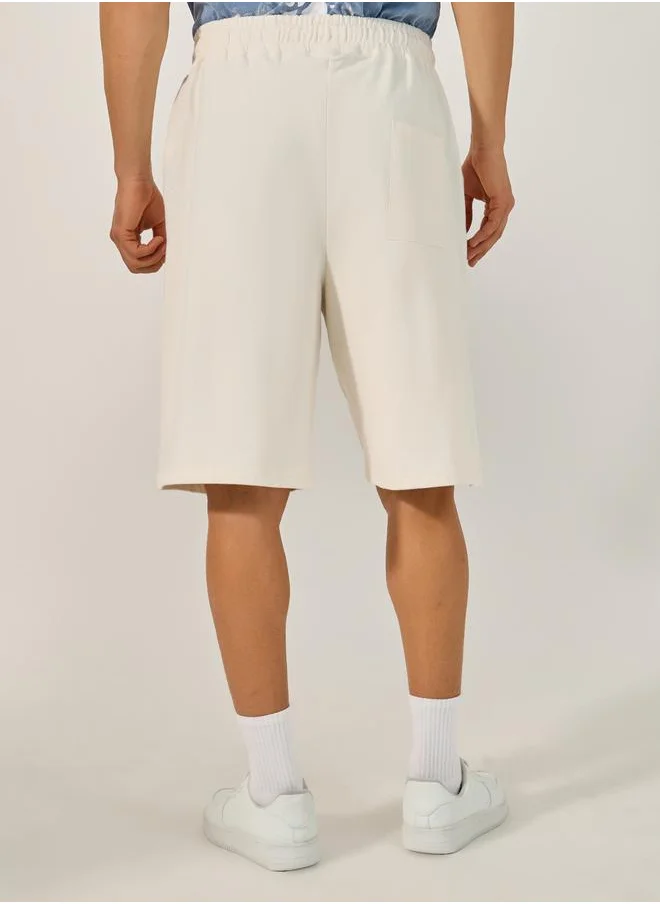 Styli MEN OVERSIZED FIT SHORTS WITH EMBOSSED TILE PRINT