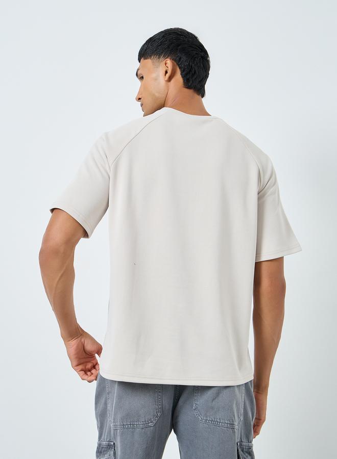 ستايلي تيشيرت جيرسي واسع بطبعة صغيرة - Image 4