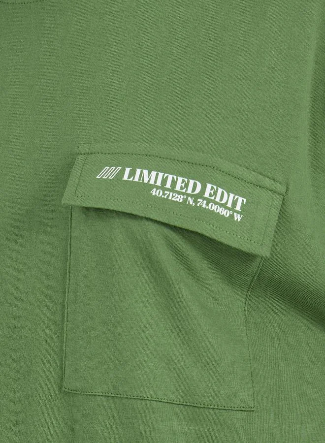 Styli Oversized Forward Shoulder T-Shirt with Pocket and Short Sleeve