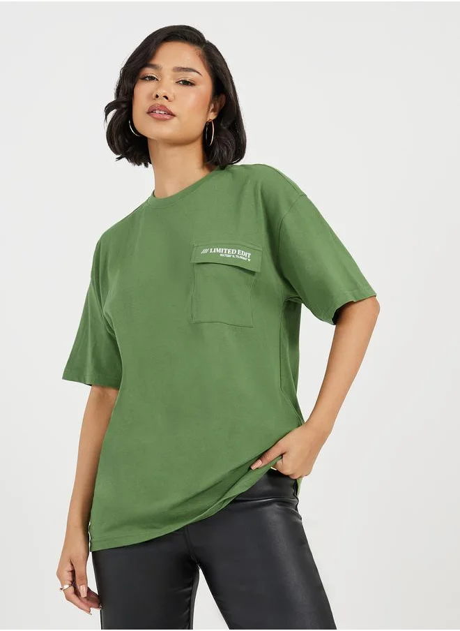 ستايلي Oversized Forward Shoulder T-Shirt with Pocket and Short Sleeve