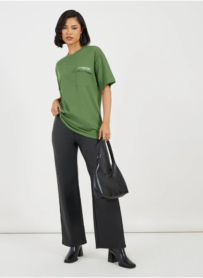 ستايلي Oversized Forward Shoulder T-Shirt with Pocket and Short Sleeve