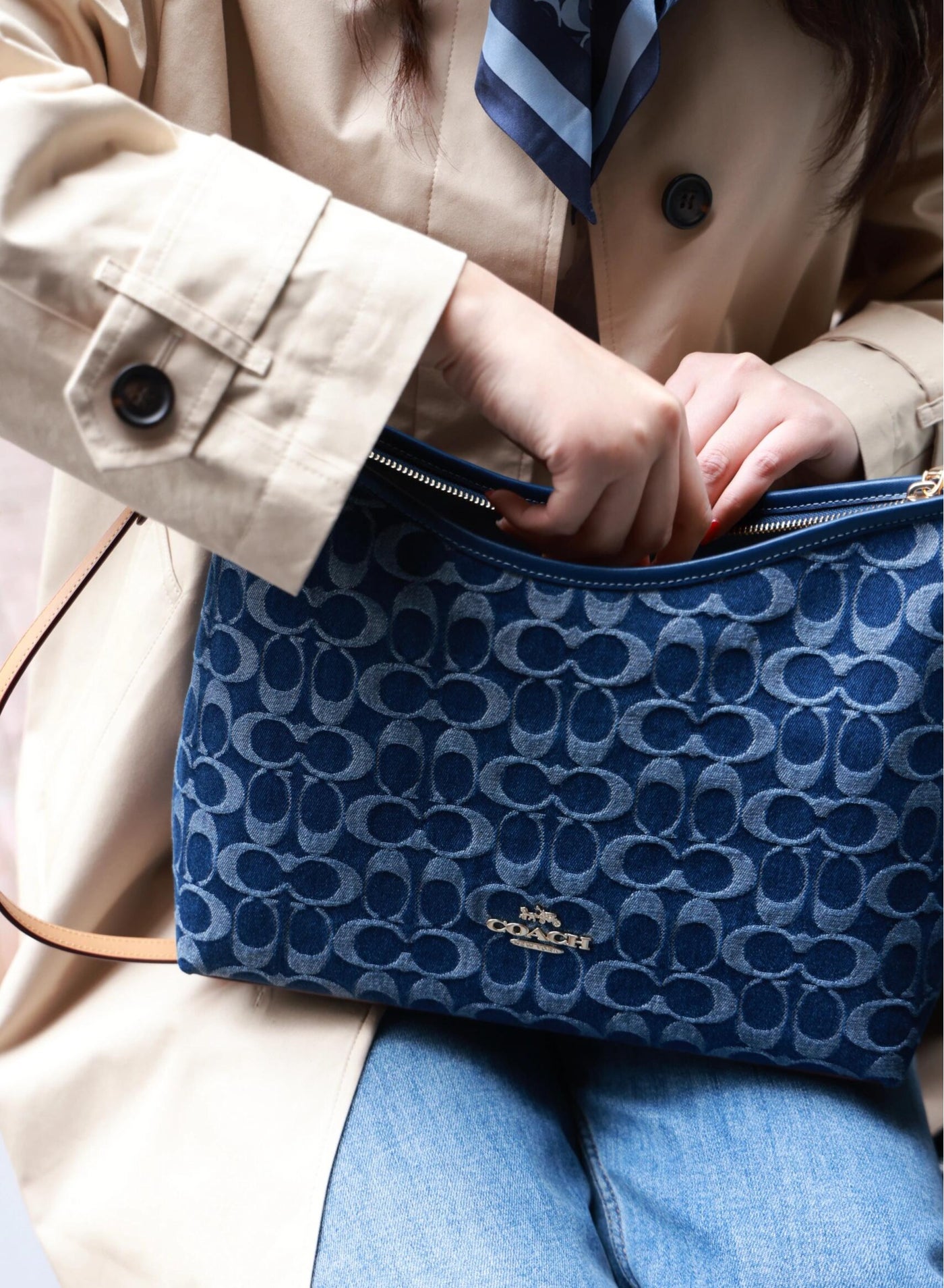 حقيبة يد امرأة كوتش Laurel 31 بحجم كبير، شعار معدن...