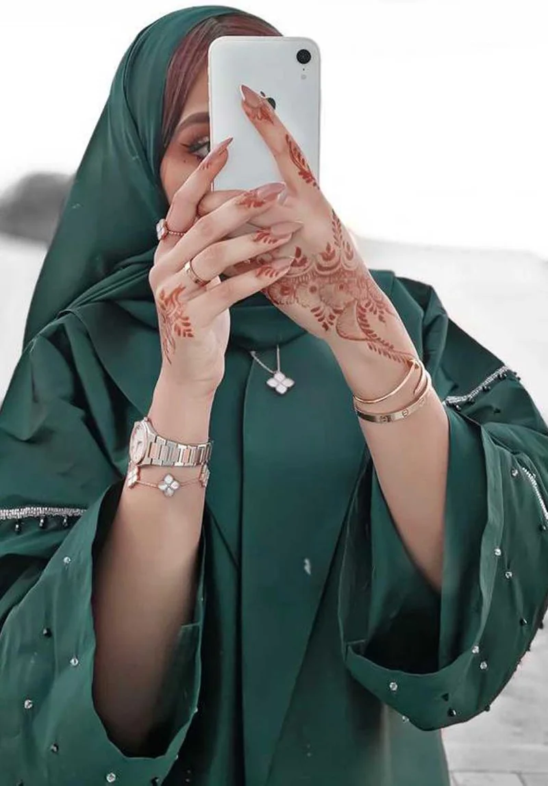 مويستريت عباءة بأكمام واسعة مزينة