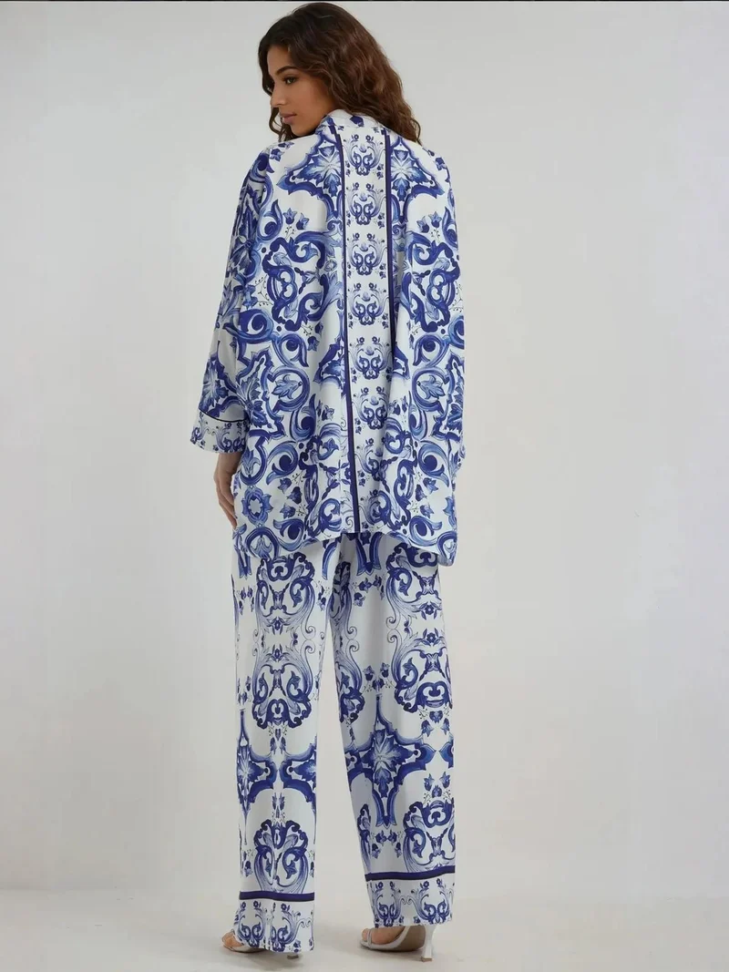 زوبعة طقم قطعتين بنقش زهري