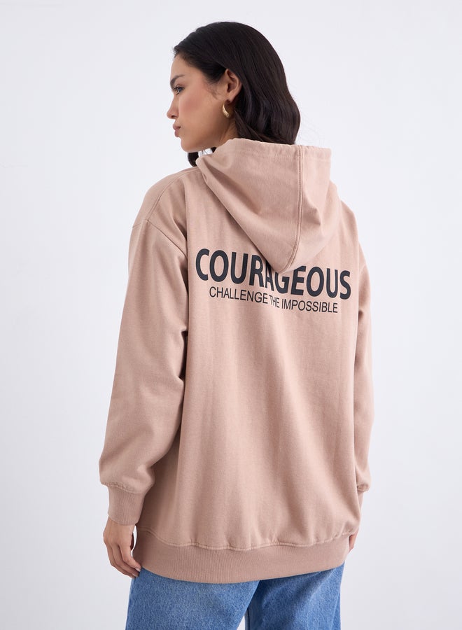 ستايلي هودي طويل بقصة عادية وطبعة شعار ستايلي - Image 5