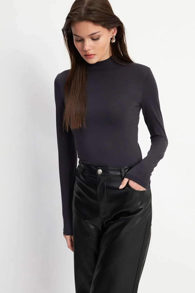 بيبانتولون BIPANTOLON Women's Slim Fit Half Turtleneck Bodysuit