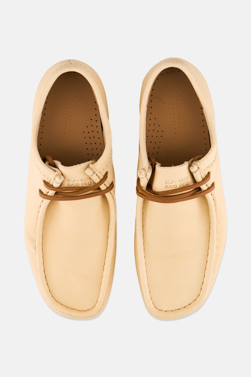 clarks Men Wallabee Standard Fit Lace Up Casual Shoes, Cream  - Image 3