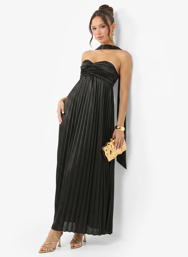 Ginger Sweetheart Neckline Plisse Dress with Scarf