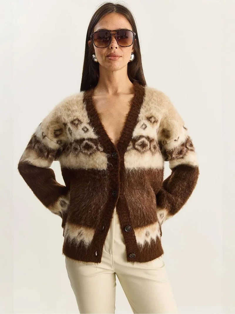 بيانكو لوتشي LUCCI Thick Ethnic Pattern V-neck Cardigan with Buttons