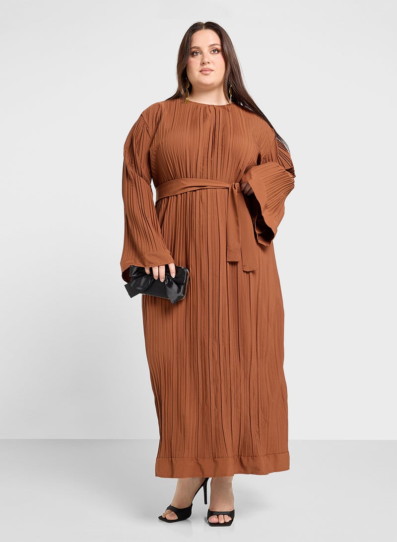 خزانة فستان ماكسي بأكمام بليسيه - Image 4