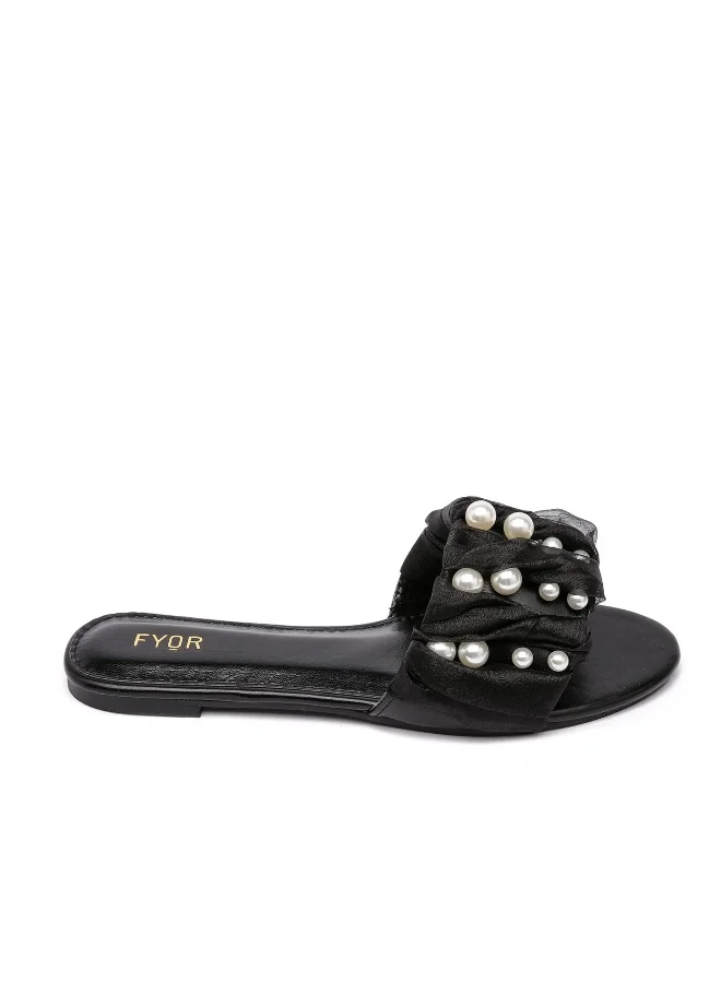 فايور صندل سلايد مزين باللؤلؤ