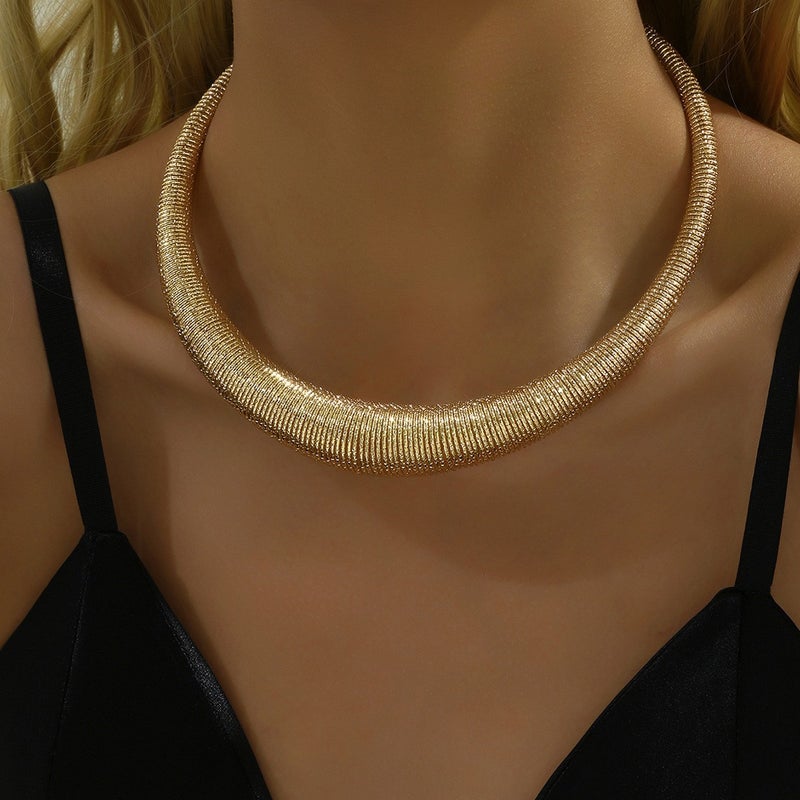 European and American fashion exaggerated punk hip-hop collar personality design sexy necklace clavicle chain necklace simple temperament Gold - Image 1