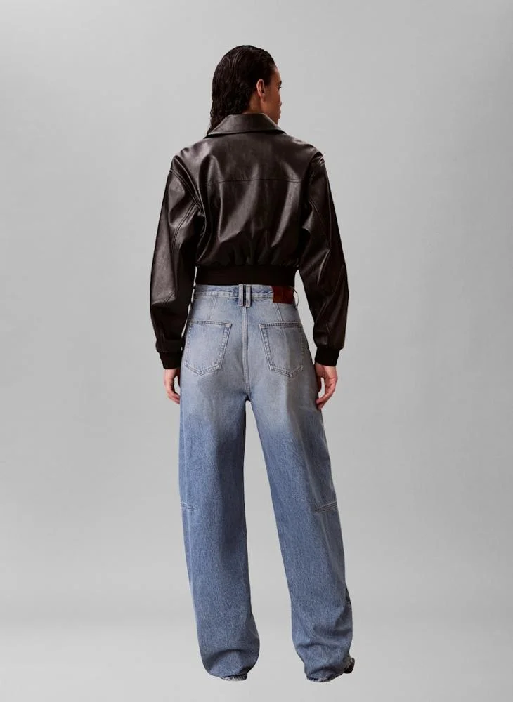 كالفن كلاين جينز بنطال جينز بتصميم برميل أساسي