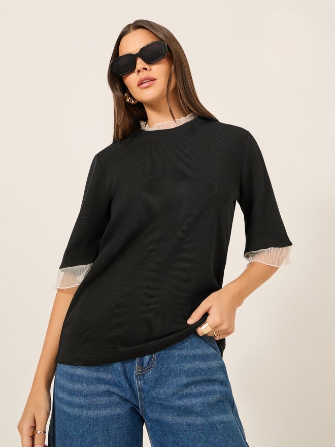 ستايلي تيشيرت ستايلي بأكمام كوع مزينة بالدانتيل ومقاس مريح - Image 1