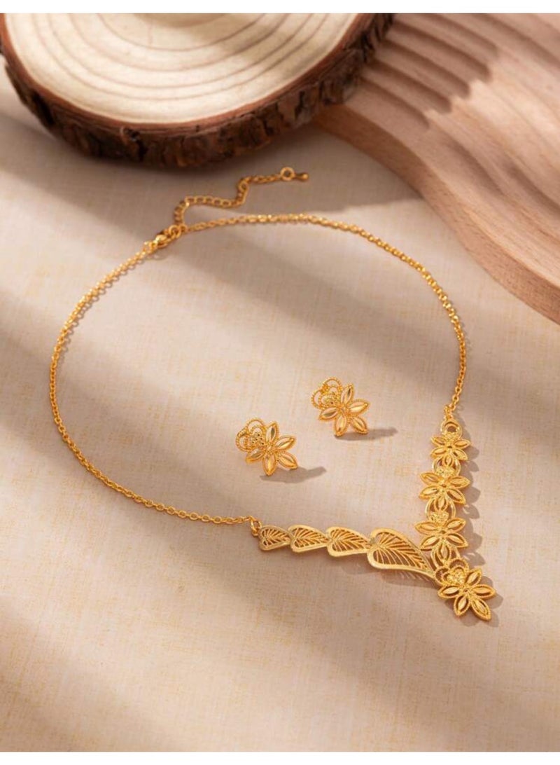 نيو ستايل طقم نسائي بتصميم عصري مكون من سلسال وحلق اذن مطلي باللون الذهبي - Image 3