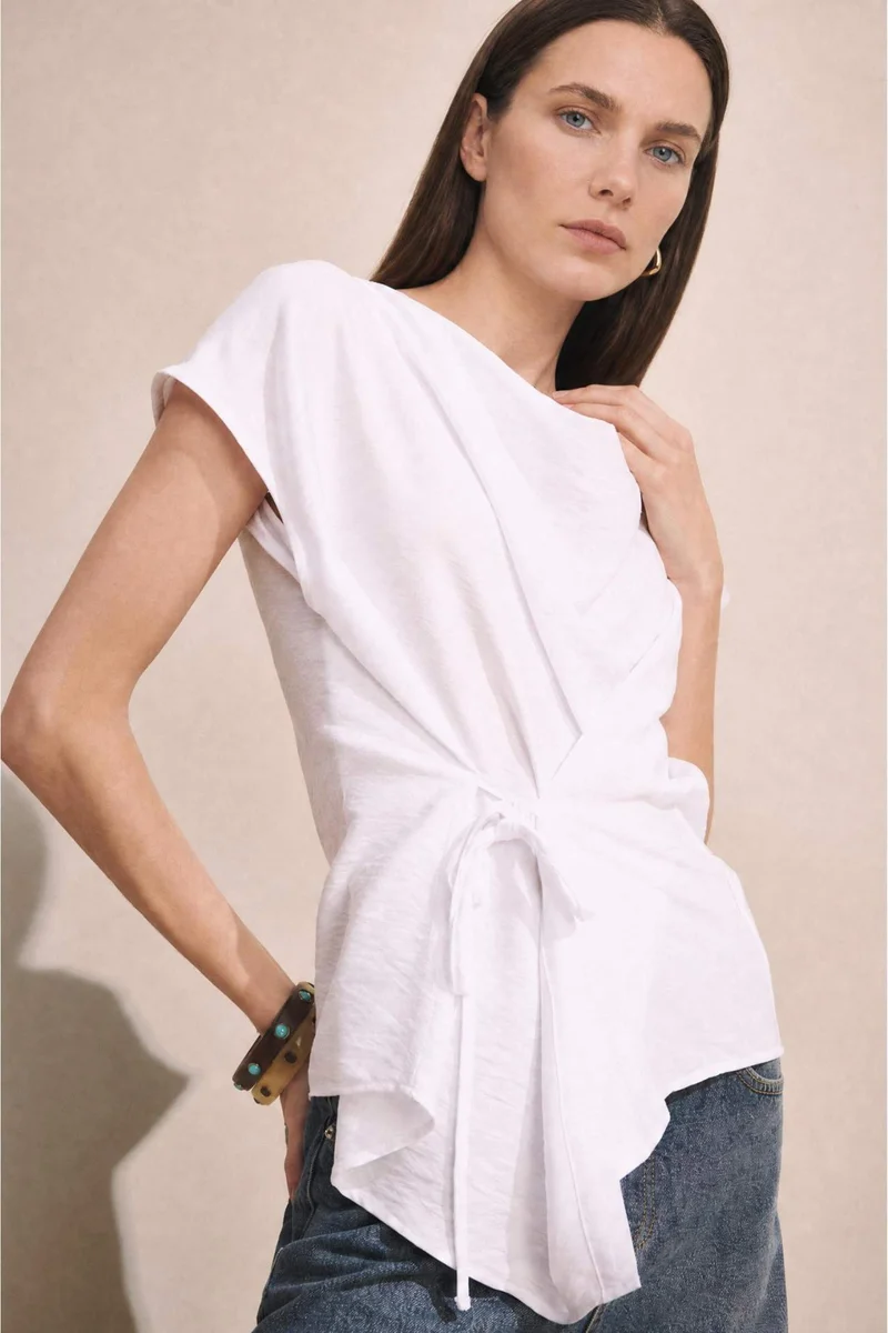 ديفاكتو Degaje Neck Sleeveless Blouse