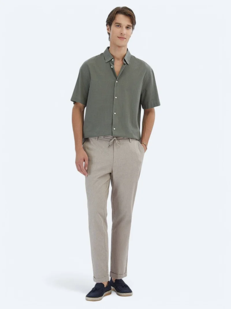 كيب قميص قطني 100%، بقصة واسعة، مصنوع من قماش قطني 100%، مناسب للإطلالات الكاجوال.