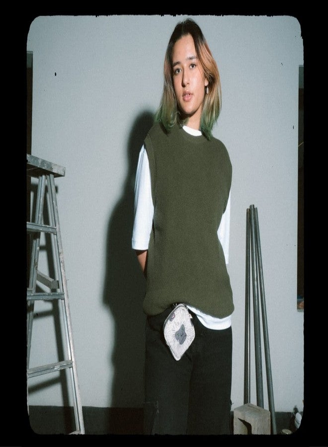 دايلي أوبجيكتز حقيبة DailyObjects Easy Square | مصنوعة من البوليستر الناعم الملمس والمقاوم للماء | حشوة من البوليستر تضمن حماية من الخدوش | مزودة بحلقة دائرية لتعليق المفاتيح أو التعليقات أو الأساور - Image 5