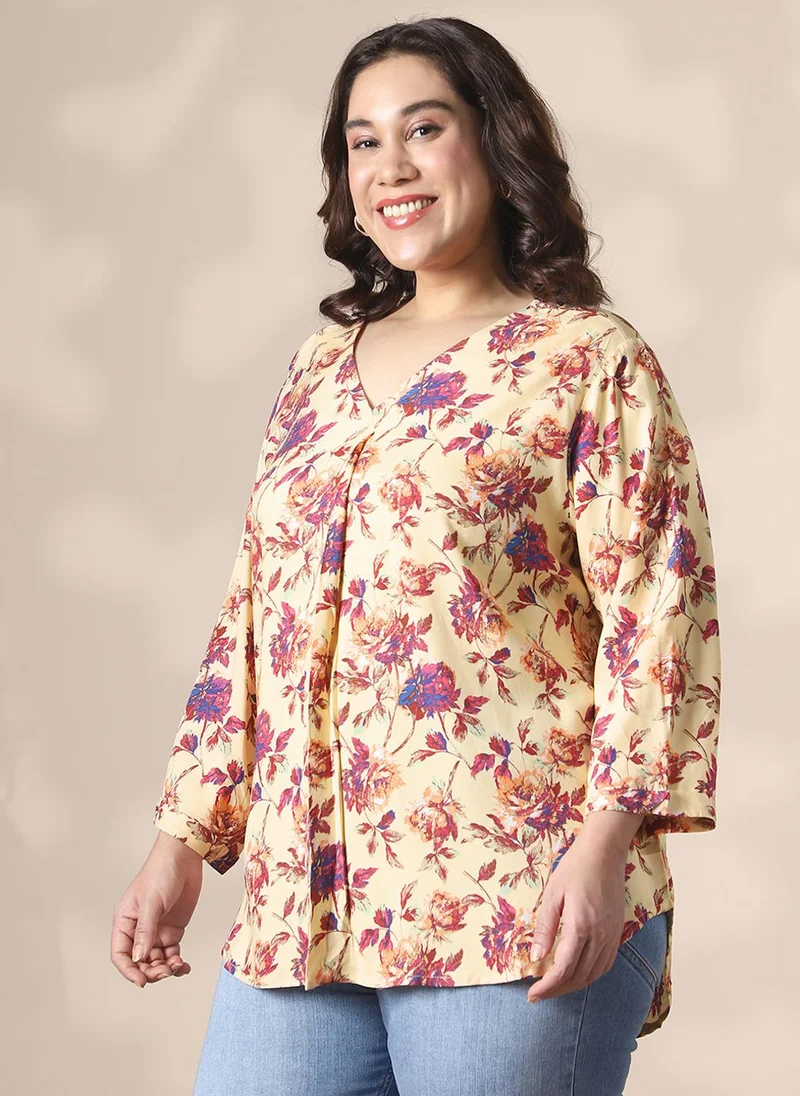 جلو باص بلوزة نسائية مقاس كبير بطبعة زهور وياقة على شكل حرف  وحافة منحنية من جلوبلس