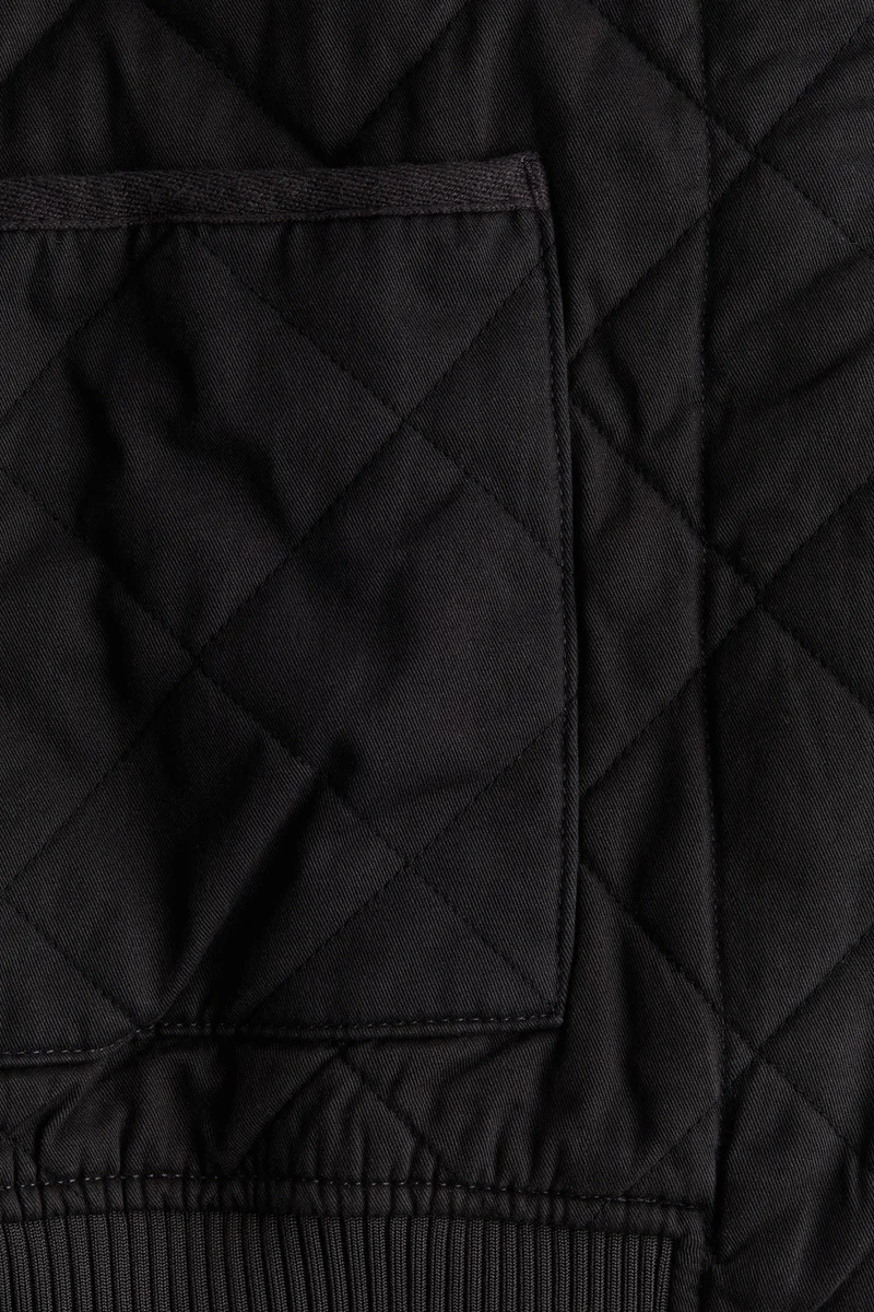 اتش اند ام جاكيت بومر بتصميم محشو