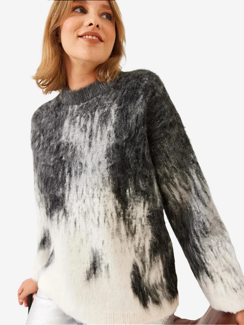 Bianco Lucci LUCCI Gradient Knit Sweater with Ribbed Details