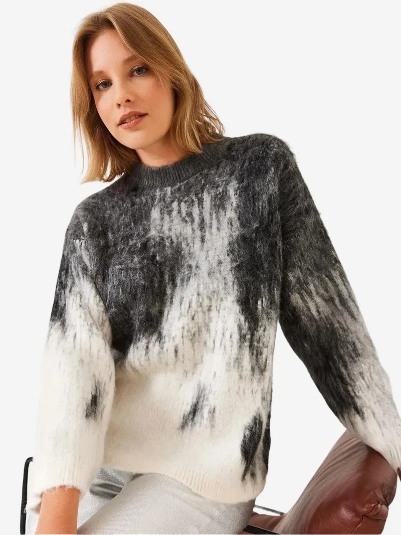 Bianco Lucci LUCCI Gradient Knit Sweater with Ribbed Details