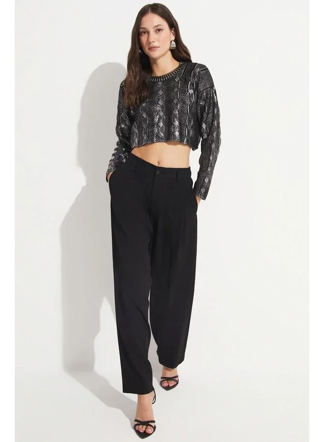 JUNE June Women Crew Neck Leafy Hair Braid  Crop Knitwear Sweater Black
