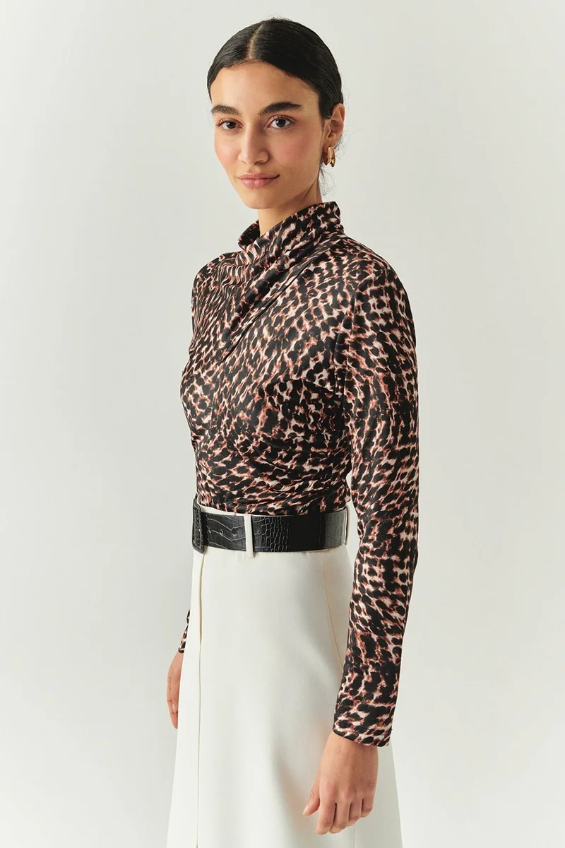 EXQUISE Leopard Print Turtleneck Slim Fit Long-Sleeved Knitted Blouse