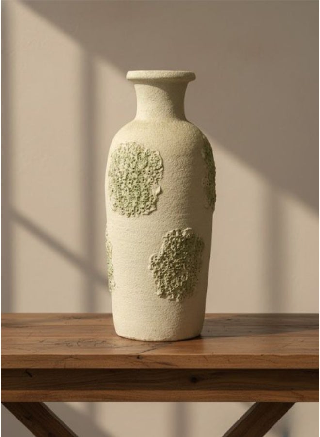 كذا هوم مزهرية فخار يدوية بملمس حجري – بتصميم كريمي مع لمسات خضراء بارزة - Image 1
