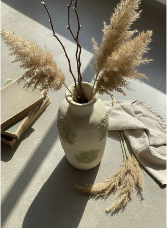 كذا هوم مزهرية فخار يدوية بملمس حجري – بتصميم كريمي مع لمسات خضراء بارزة - Image 3