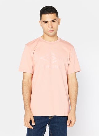 تي شيرت بشعار كبير