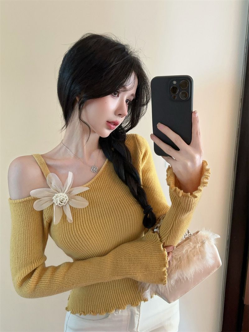 Korean Style Asymmetrical Slant Collar Stereo Flower Knitted T-Shirt Gentle Elegant Off-Shoulder Slim Versatile Slim Sweater Ins - Image 5