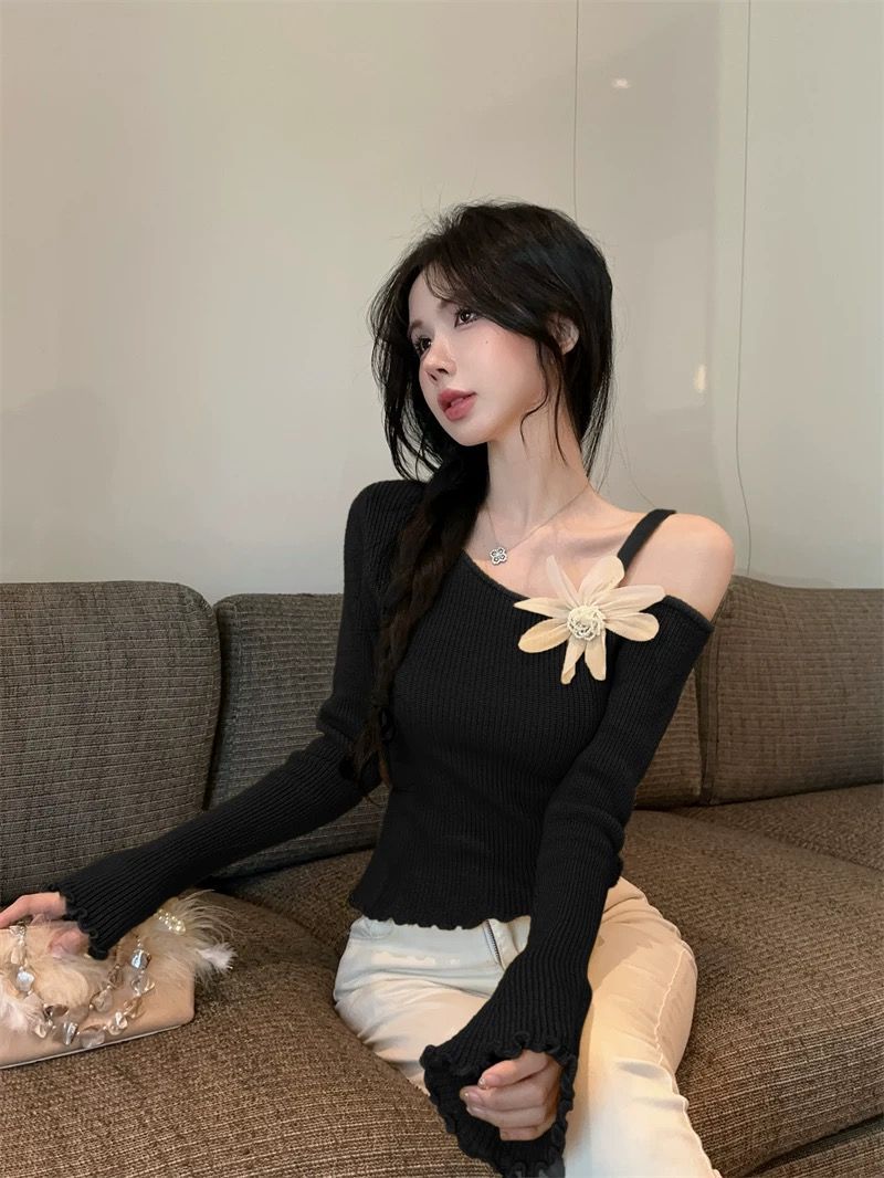 Korean Style Asymmetrical Slant Collar Stereo Flower Knitted T-Shirt Gentle Elegant Off-Shoulder Slim Versatile Slim Sweater Ins - Image 4